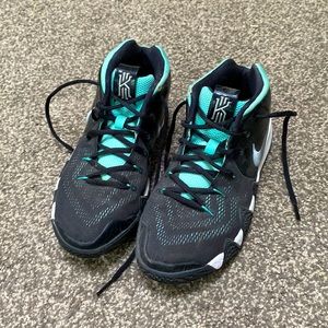Kyrie 4’s black and teal